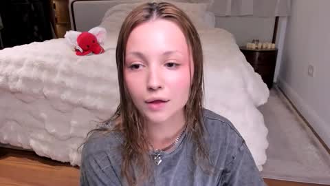 Lili online show from November 2, 2025, 5:10 am