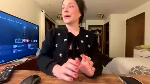 Snapshot of peachyxobsession chatting on February 8, 2026, 2:59 am PeachyObsession online show from February 8, 2026, 2:59 am