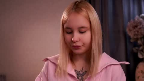 Lily online show from May 31, 2026, 4:20 am