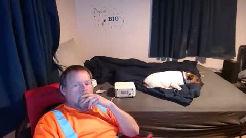 Snapshot of pecker40 chatting on December 13, 2025, 10:37 pm pecker40 online show from December 13, 2025, 10:37 pm