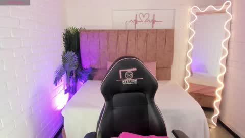 penelope online show from October 30, 2025, 3:19 am