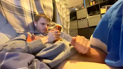 Snapshot of penguin666778 chatting on November 23, 2025, 7:24 pm Penguin online show from November 23, 2025, 7:24 pm