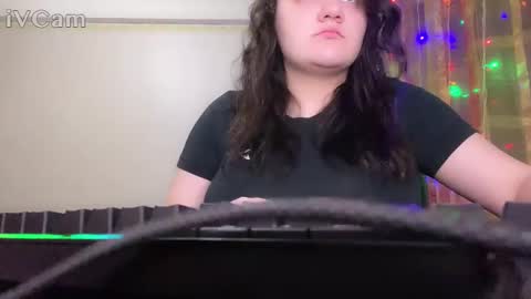 penny_perry online show from December 18, 2024, 6:14 pm