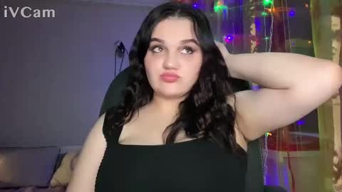 penny_perry online show from December 28, 2024, 2:32 pm