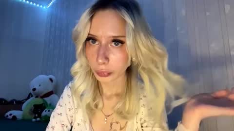 Snapshot of pennyczubakowski chatting on December 2, 2025, 4:13 pm Margot online show from December 2, 2025, 4:13 pm