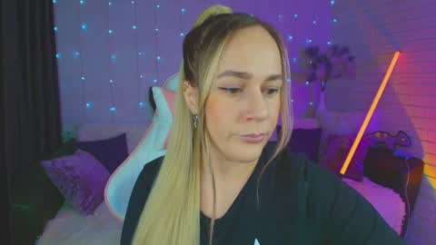 Dia  online show from January 25, 2025, 10:39 pm