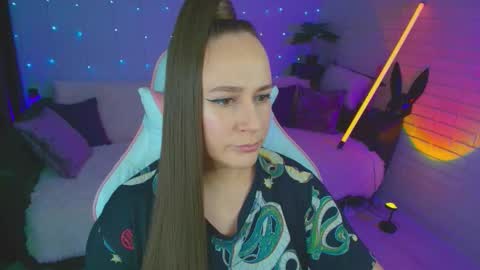 Dia  online show from September 24, 2025, 9:07 pm