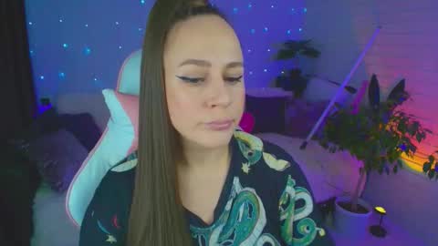 Dia  online show from September 28, 2025, 7:52 pm