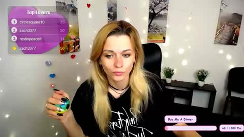 Snapshot of peppymia chatting on November 4, 2025, 7:29 am Mia online show from November 4, 2025, 7:29 am