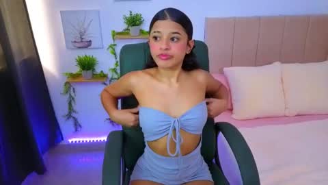 pequitasmedusa9 online show from October 6, 2025, 6:38 pm