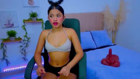 pequitasmedusa9 online show from October 17, 2025, 6:32 pm