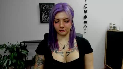 Gabbie online show from December 5, 2024, 3:06 pm