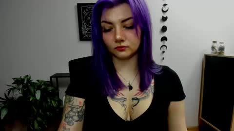 Gabbie online show from December 12, 2024, 2:55 pm