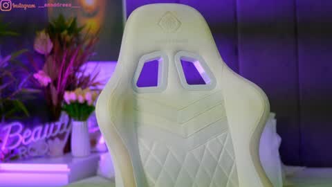 Dee online show from November 14, 2025, 3:55 pm