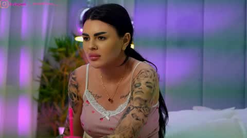 Dee online show from April 22, 2026, 8:10 pm