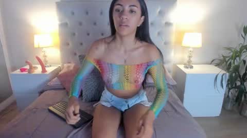 Snapshot of perla_giraldo chatting on September 22, 2025, 12:18 pm PERLA online show from September 22, 2025, 12:18 pm