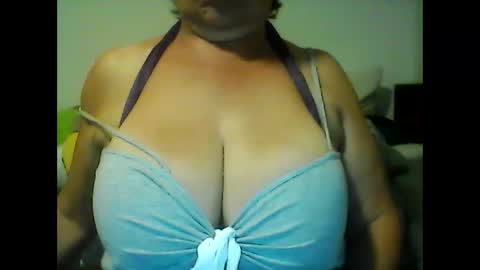 perlita070822 online show from February 14, 2025, 5:09 am