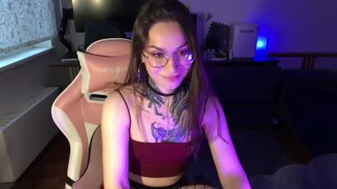 petal_dust_ online show from April 14, 2026, 2:23 pm