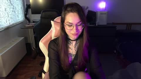 petal_dust_ online show from April 16, 2026, 2:29 pm