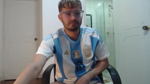 Snapshot of peter_x_annaud chatting on February 4, 2025, 10:24 pm FELIPE online show from February 4, 2025, 10:24 pm