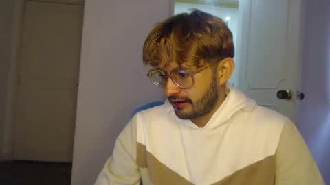 Snapshot of peter_x_annaud chatting on September 11, 2025, 11:43 am FELIPE online show from September 11, 2025, 11:43 am