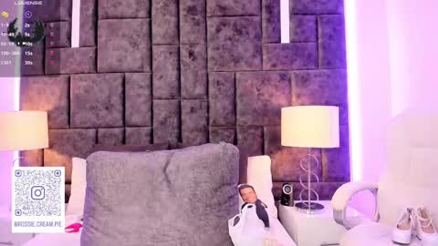 Snapshot of petit_rosseowo chatting on February 20, 2025, 9:42 pm Im Rosse but u can call me Rossie or Rosita . online show from February 20, 2025, 9:42 pm