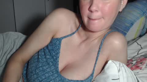 Snapshot of petite_danielle chatting on July 4, 2026, 11:55 pm petite_danielle online show from July 4, 2026, 11:55 pm