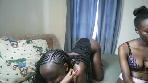 petite_funnie online show from November 13, 2025, 8:35 am