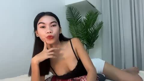 Snapshot of petite_kaye chatting on June 23, 2026, 4:10 am petite_kaye online show from June 23, 2026, 4:10 am