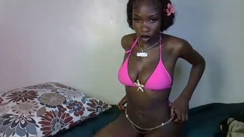 Snapshot of petite_lunar chatting on October 19, 2025, 9:15 pm Lunar online show from October 19, 2025, 9:15 pm