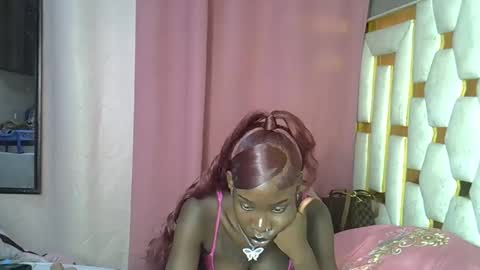 Snapshot of petite_lunar chatting on November 17, 2025, 8:47 pm Lunar online show from November 17, 2025, 8:47 pm