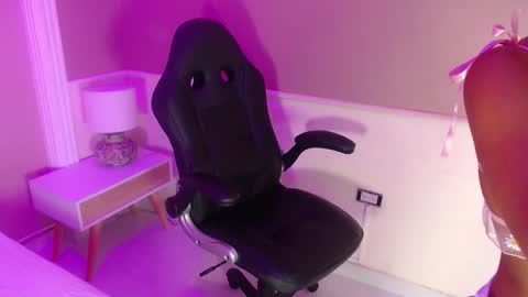 petite luxury online show from October 20, 2025, 11:43 am