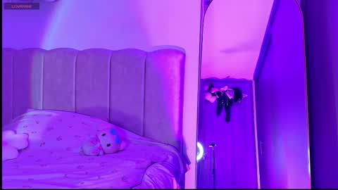 petite_marie_ online show from October 31, 2025, 12:22 am