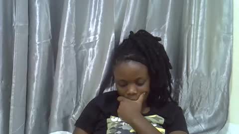 petite_melan online show from October 29, 2025, 3:36 pm