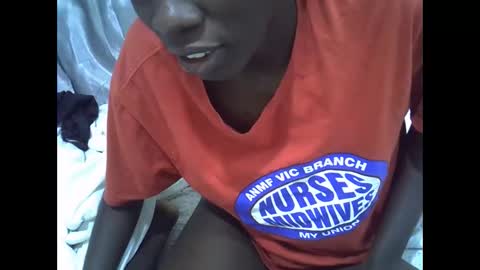 petite_melan online show from January 8, 2026, 8:22 pm