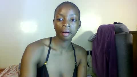 Snapshot of petite_queen001 chatting on October 10, 2025, 1:15 am petite_queen001 online show from October 10, 2025, 1:15 am