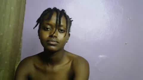 Snapshot of petite_star2 chatting on October 24, 2025, 10:39 pm petite_star2 online show from October 24, 2025, 10:39 pm