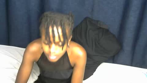 Snapshot of petite_star2 chatting on November 5, 2025, 10:43 pm petite_star2 online show from November 5, 2025, 10:43 pm