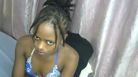 Snapshot of petite_star2 chatting on November 19, 2025, 6:46 am petite_star2 online show from November 19, 2025, 6:46 am