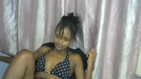 Snapshot of petite_star2 chatting on November 22, 2025, 7:18 am petite_star2 online show from November 22, 2025, 7:18 am