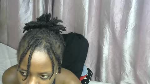 Snapshot of petite_star2 chatting on November 24, 2025, 8:52 pm petite_star2 online show from November 24, 2025, 8:52 pm