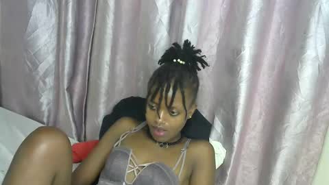 Snapshot of petite_star2 chatting on November 27, 2025, 10:39 am petite_star2 online show from November 27, 2025, 10:39 am