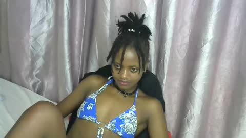 Snapshot of petite_star2 chatting on November 28, 2025, 11:13 am petite_star2 online show from November 28, 2025, 11:13 am