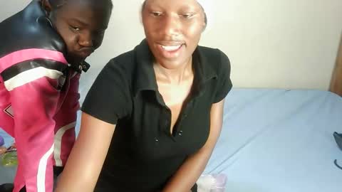 Snapshot of petite_sunshine chatting on January 13, 2026, 4:18 am Sunshine online show from January 13, 2026, 4:18 am