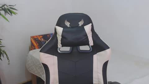 Snapshot of petiteasianx chatting on January 17, 2025, 10:22 am Vrin online show from January 17, 2025, 10:22 am