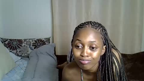 Snapshot of petitecaramell chatting on October 12, 2025, 2:21 am Caramel online show from October 12, 2025, 2:21 am