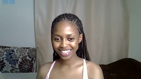 Snapshot of petitecaramell chatting on October 18, 2025, 3:46 pm Caramel online show from October 18, 2025, 3:46 pm