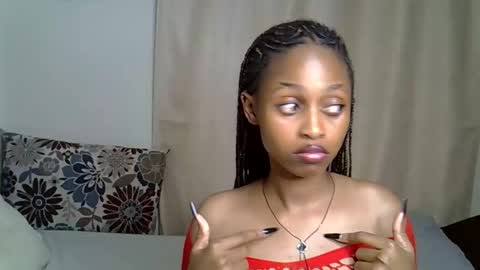 Snapshot of petitecaramell chatting on October 25, 2025, 4:35 pm Caramel online show from October 25, 2025, 4:35 pm