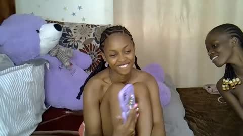 Snapshot of petitecaramell chatting on November 25, 2025, 3:01 pm Caramel online show from November 25, 2025, 3:01 pm