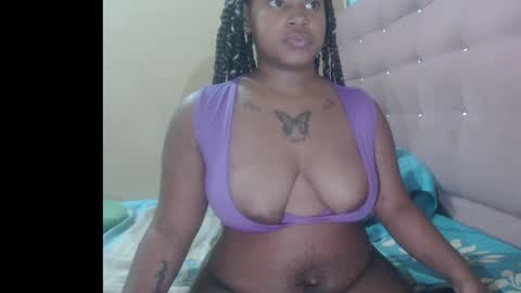 petitechocolatemommy online show from January 6, 2026, 10:45 pm